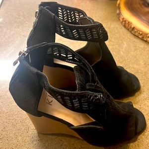 YOKI-NEW Black open toed wedges